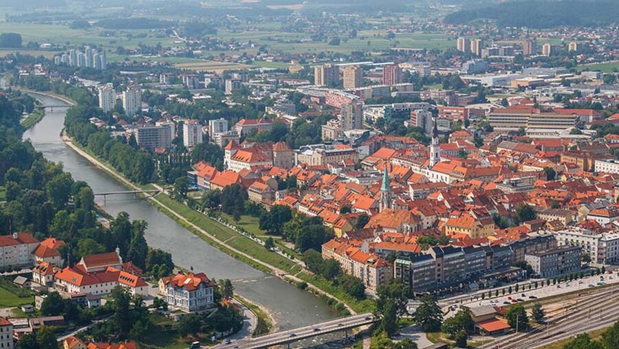 Blick auf die Altstadt von Celje, Slowenien / © Lev Levin (shutterstock)
