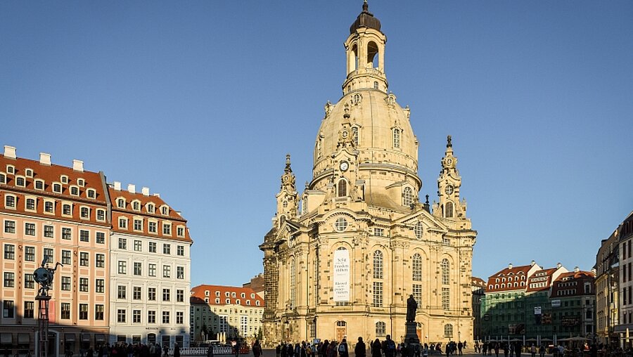 Blick auf die wiederaufgebaute Frauenkirche in Dresden / © Julia Steinbrecht (KNA)