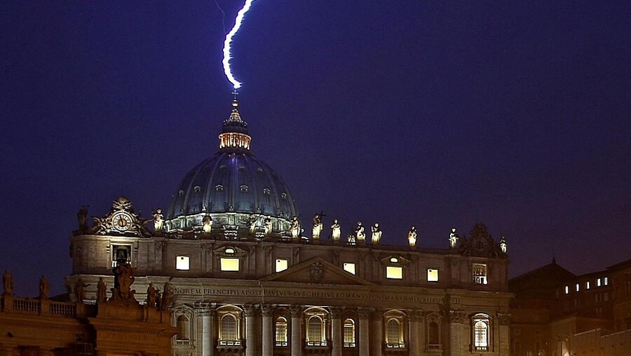 Petersdom in Rom / © Alessandro Di Meo (dpa)