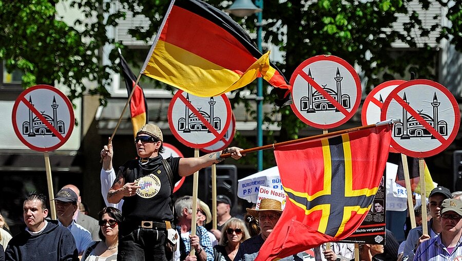 Nazi-Aufmarsch in Bonn (dpa)