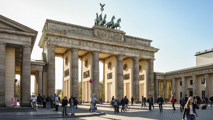 Brandenburger Tor und Pariser Platz in Berlin / © Julia Steinbrecht (KNA)