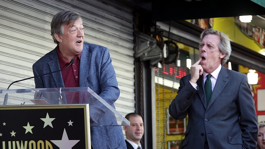 Stephen Fry (l.) / © Mike Nelson (dpa)