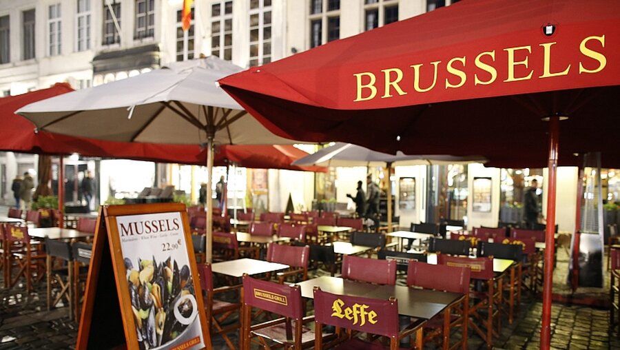 Leere Straßen und Cafes in Brüssel / © Olivier Hoslet (dpa)