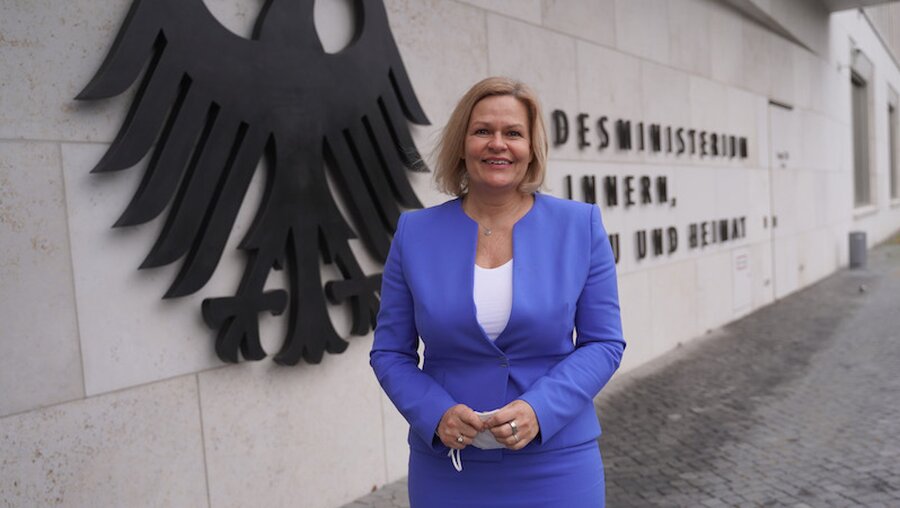 Bundesinnenministerin Nancy Faeser (SPD) / © Jörg Carstensen (dpa)