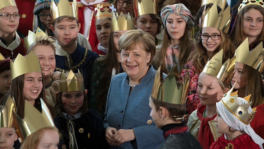 Bundeskanzlerin Merkel empfängt die Sternsinger / © Soeren Stache (dpa)