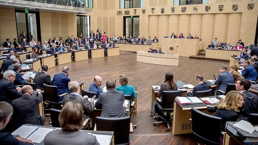 Plenarsaal im Bundesrat / © Michael Kappeler (dpa)