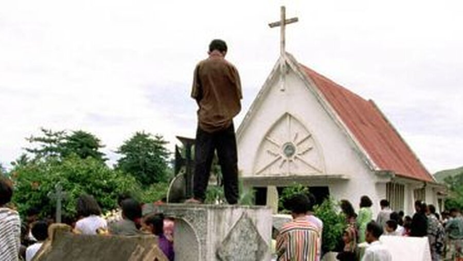 Christen bei einer Beerdigung in Osttimor (KNA)