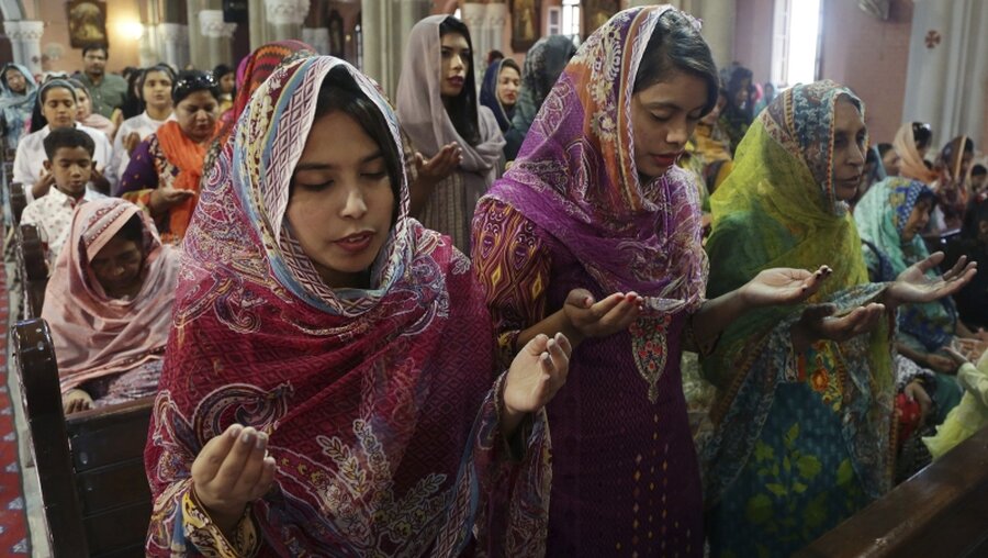 Christen im pakistanischen Lahore / © K.M. Chaudary (dpa)
