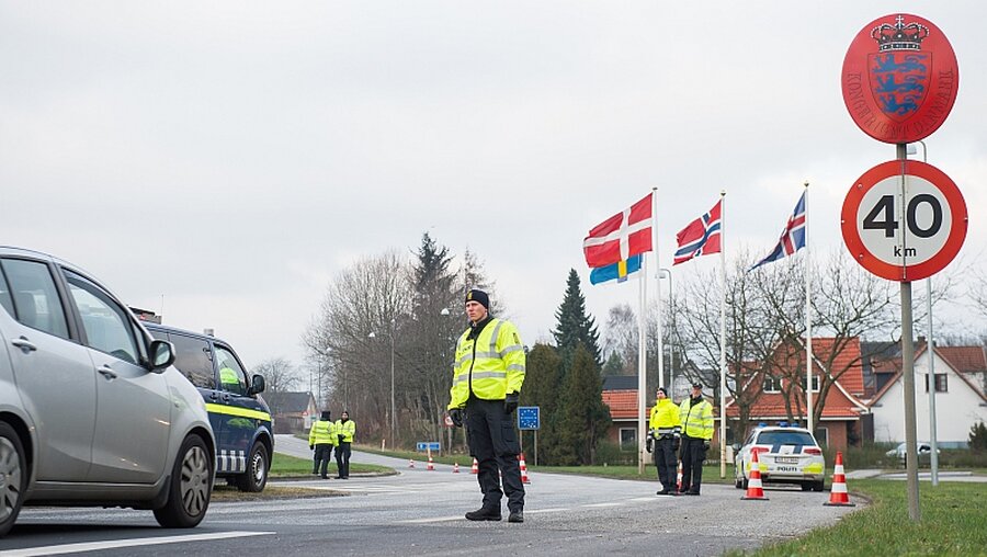 Dänische Passkontrollen an deutscher Grenze  / © Benjamin Nolte (dpa)