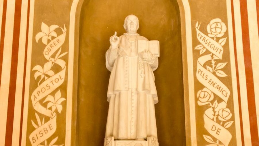 Darstellung des Hl. Antonio Maria Claret in der Benediktinerabtei Monserrat / © DyziO (shutterstock)