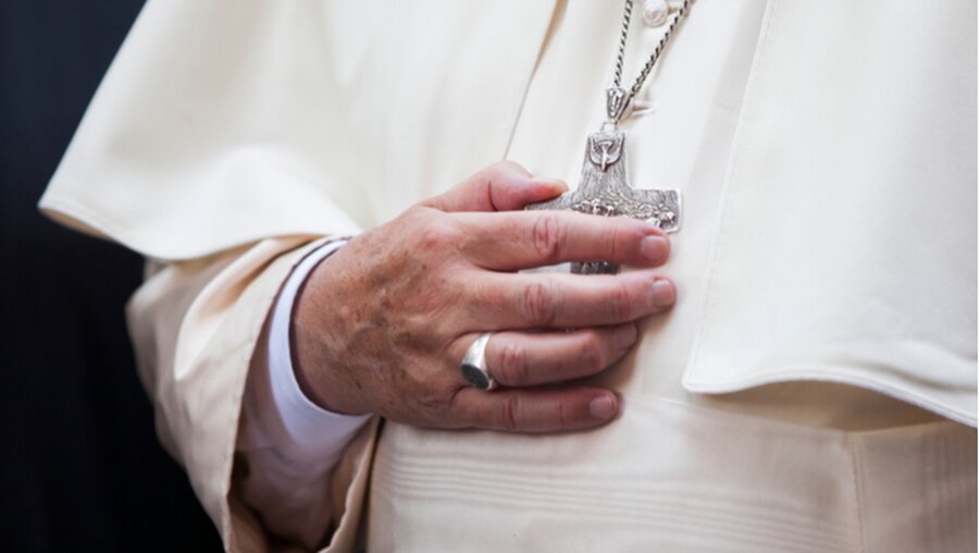 Das Brustkreuz des Papstes / © GYG Studio (shutterstock)