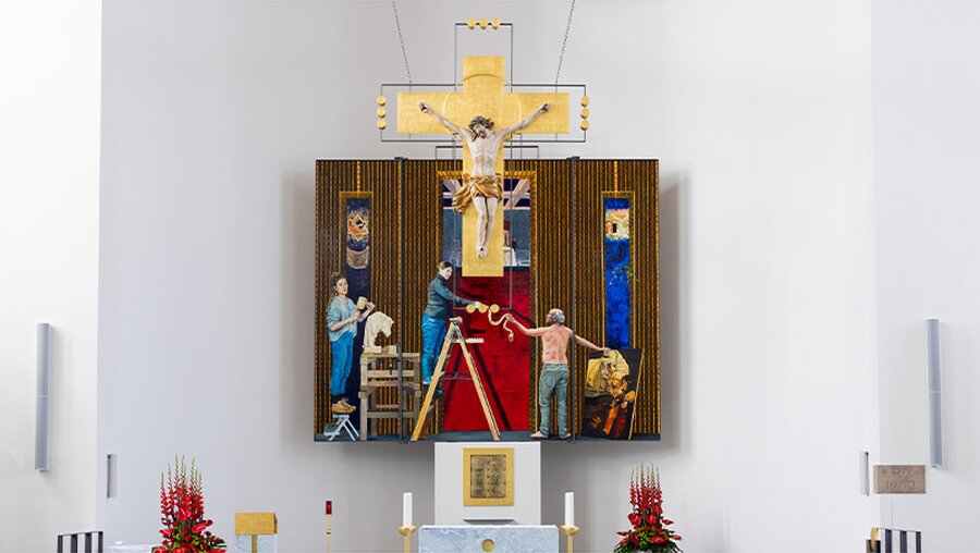 Das neue Altarbild in Kirche St. Clemens in Drolshagen sorgt für reichlich Gesprächsstoff. / © Rolf Vennenbernd (dpa)