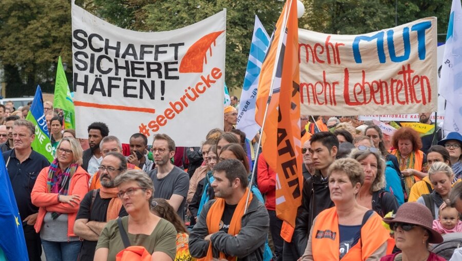 Demonstration in München für Seenotrettung von Flüchtlingen im Mittelmeer / © Falk Heller (epd)