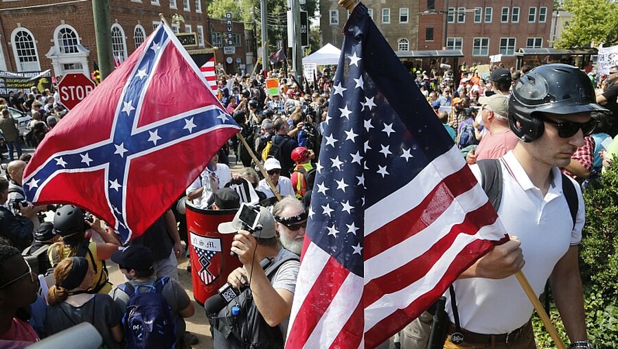 Rechtsextreme in den USA nutzen die Flagge der ehemaligen Südstaaten für ihre Zwecke / © Steve Helber (dpa)