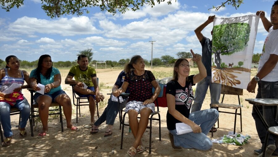 In den Dörfern der brasilianischen Caatinga leistet Maria Oberhofer wichtige Aufklärungsarbeit / © Kopp (Agiamondo)