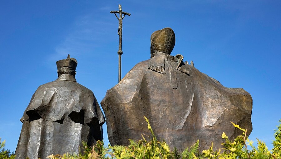 Denkmal für Johannes Paul II. und Kardinal Wyszynski / © Szymon Mucha (shutterstock)