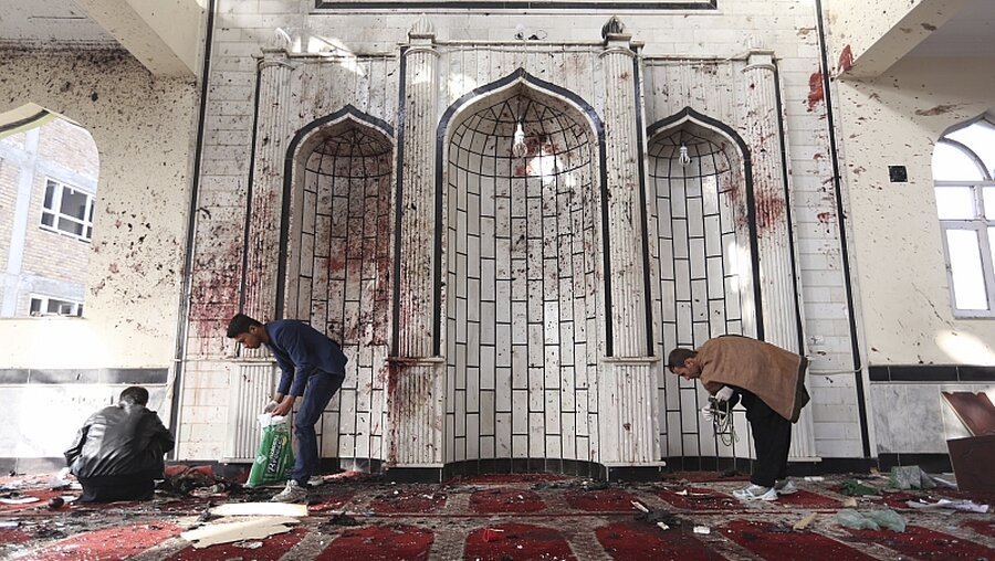 In der Moschee in Kabul / © Rahmat Gul (dpa)