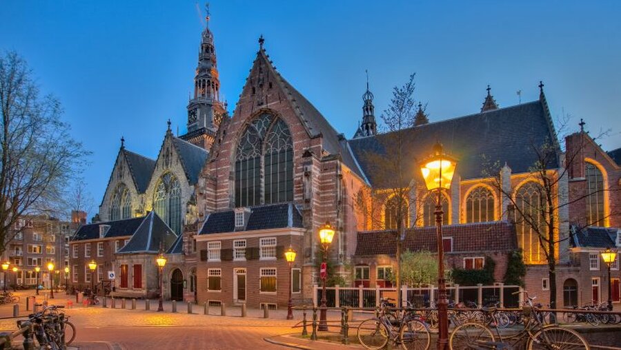 An der Oude Kerk in Amsterdam war Sweelinck lange Organist / © Nattee Chalermtiragool (shutterstock)
