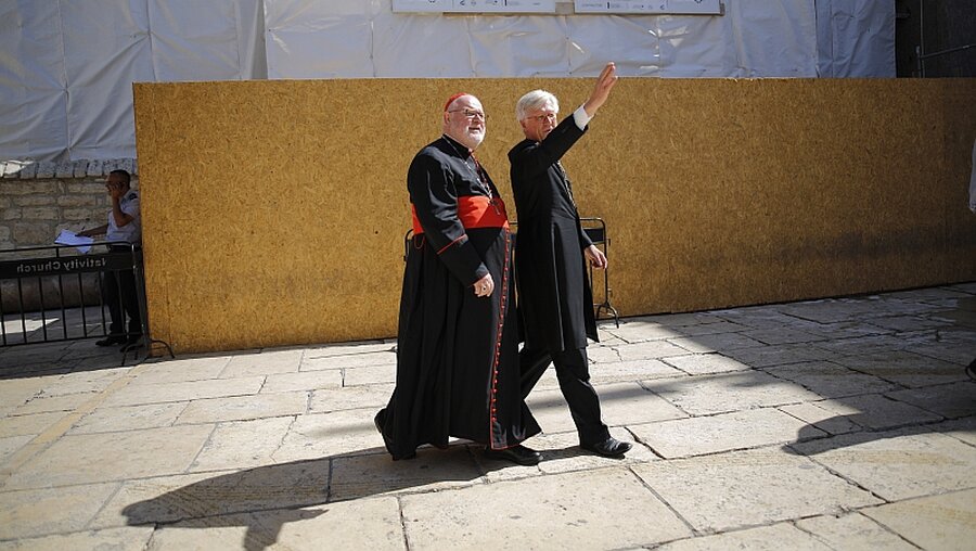 Kardinal Marx (l.) und Heinrich Bedford-Strohm weisen den Weg / © Corinna Kern (dpa)