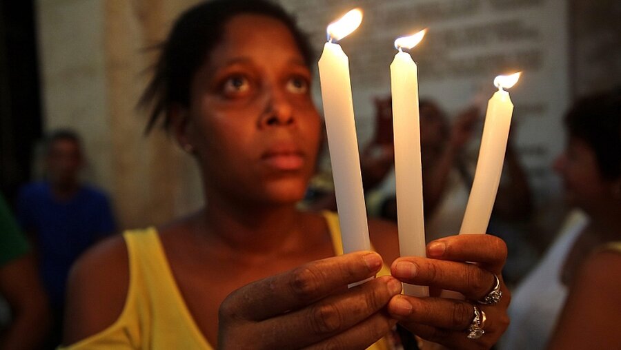 Katholikin in Kuba / © Alejandro Ernesto (dpa)