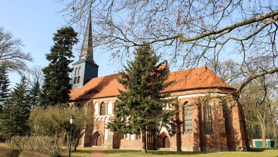 Die Klosterkirche Marienfließ / © Oliver Gierens (KNA)