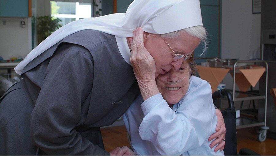 Die Nähe zu den Patienten im Hospiz und auf der Intensivstation fehlt Schwester Reginata zurzeit am meisten. / © Beatrice Tomsetti (DR)