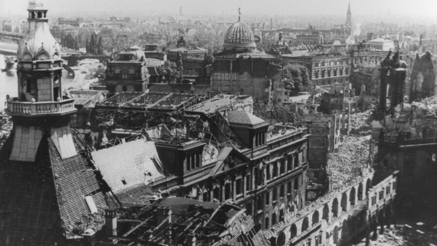 Das zerstörte Zentrum von Dresden (dpa)