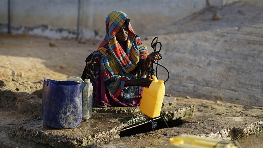 Auf der Suche nach Wasser in Somalia / © Ben Curtis (dpa)