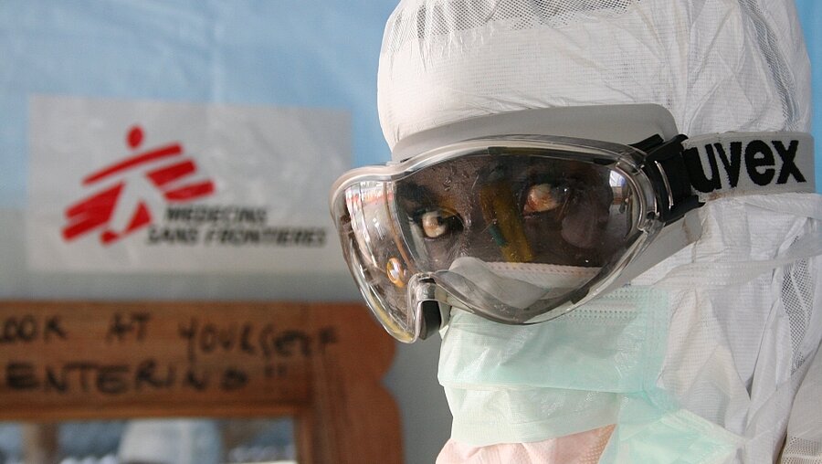 Ebola-Zentrum der Ärzte ohne Grenzen in Monrovia, Liberia (dpa)