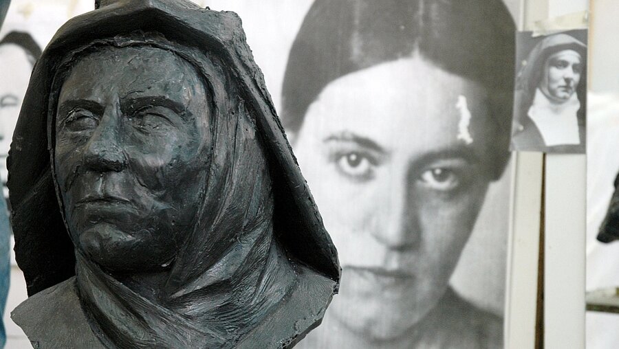 Statue der Ordensfrau Edith Stein von Künstler Paul Nagel (KNA)