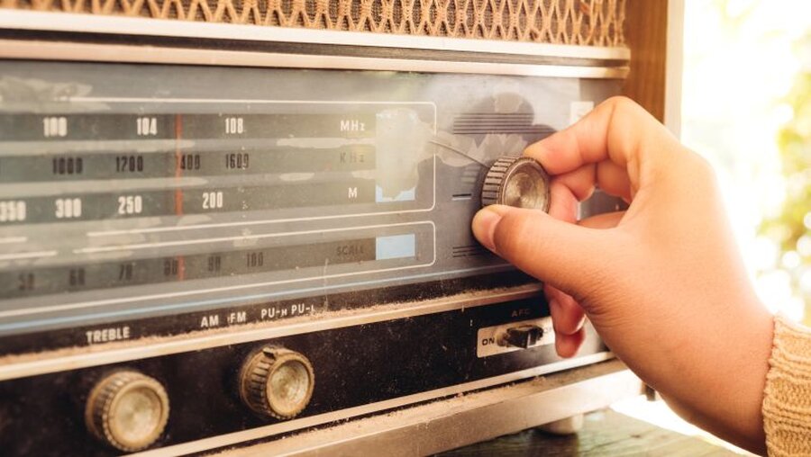 Ein altes Radio / © jakkapan (shutterstock)