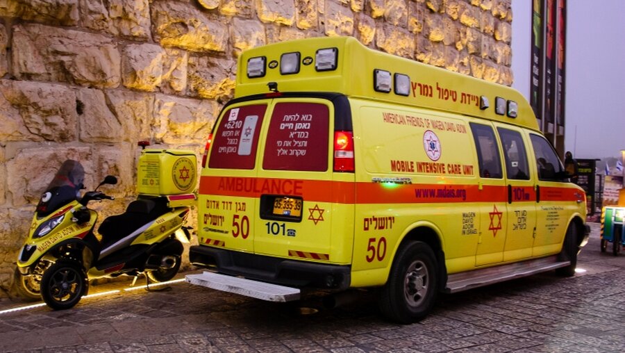 Ein Intensivkrankenwagen in der Altstadt von Jerusalem / © Jose HERNANDEZ Camera 51 (shutterstock)