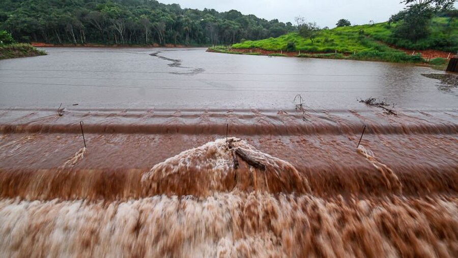 Ein Jahr nach Dammbruch an Eisenerzmine in Brasilien / © Rodney Costa (dpa)