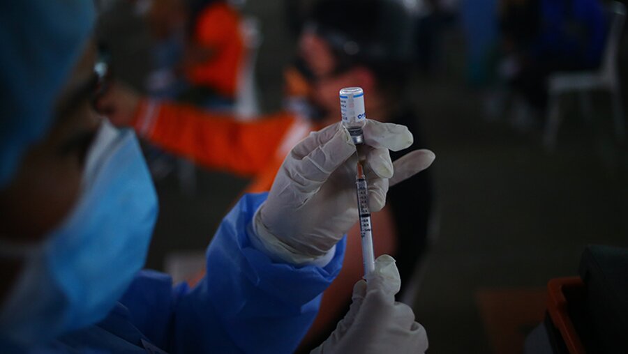 In Lima kommt der Impfstoff Sinopharm zum Einsatz / © El Comercio (dpa)
