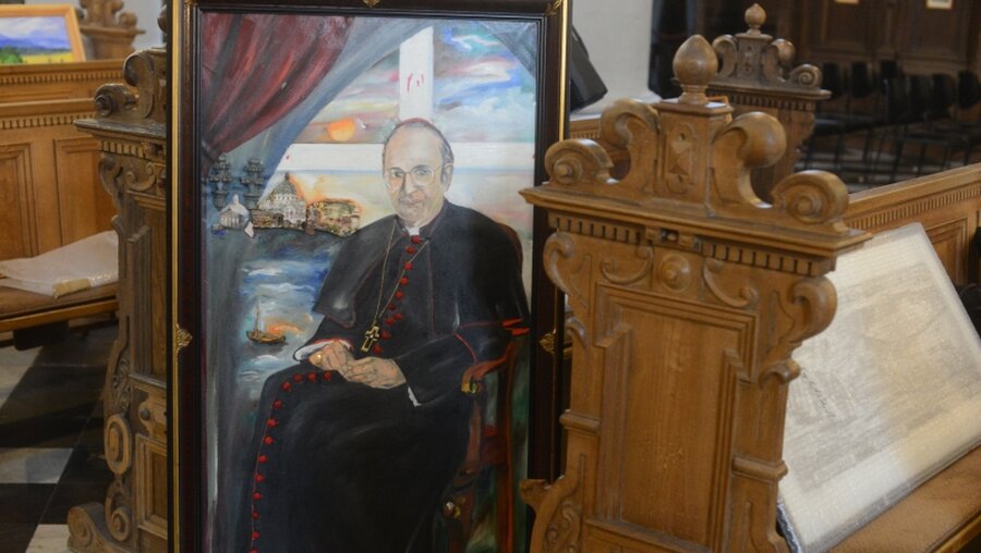 Dieses Meisner-Porträt findet im Kürtener Pfarrhaus seinen Platz / © Beatrice Tomasetti (DR)