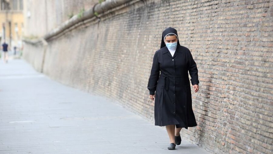 Eine Nonne in Italien / © Marco Iacobucci Epp (shutterstock)