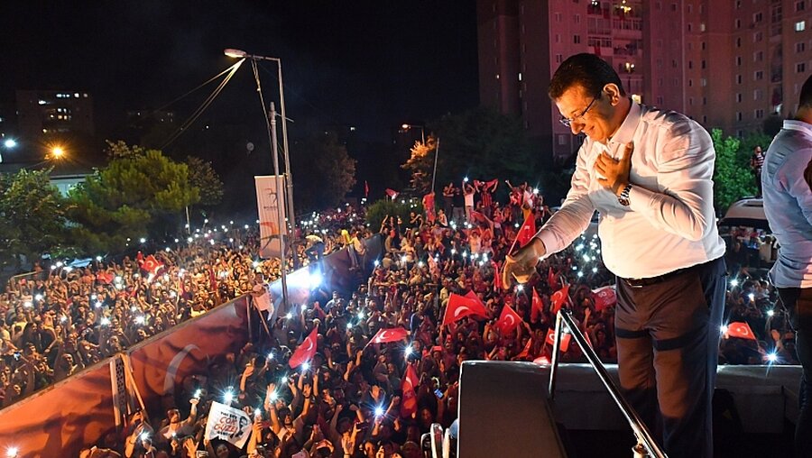 Ekrem Imamoglu hat die Bürgermeisterwahl in Istanbul gewonnen / © Onur Gunay (dpa)