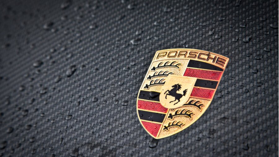 Emblem des Automobilkonzerns Porsche (shutterstock)