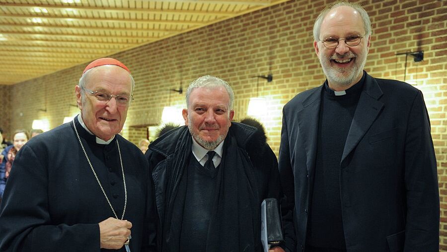 Kardinal Meisner, Kiko Argüello und Weihbischof Puff (KNA)
