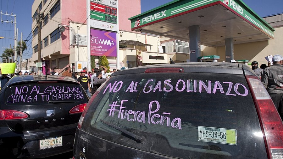 Proteste gegen die Erhöhung der Benzinpreise in Mexiko / © Antonio Nava (dpa)