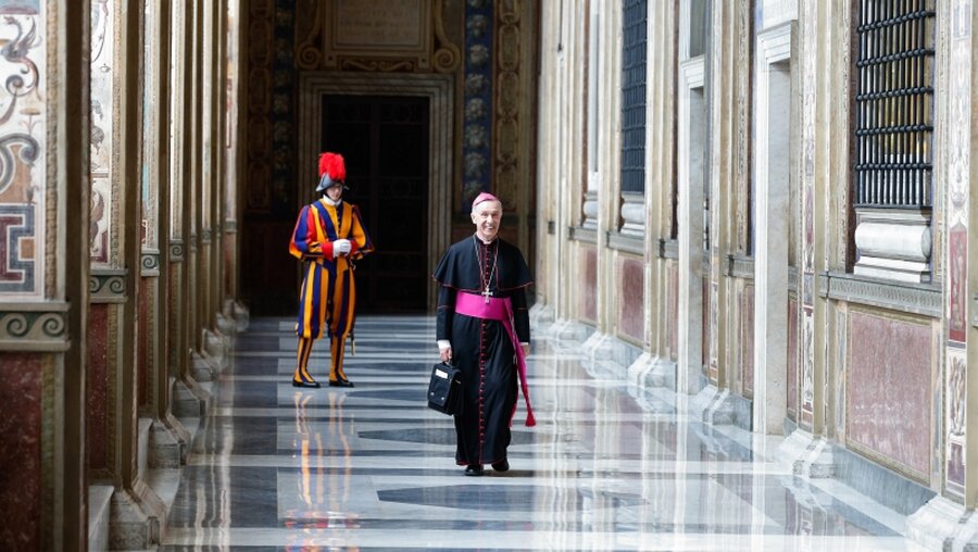 Erzbischof Luis Francisco Ladaria Ferrer im Vatikan / © Paul Haring (KNA)