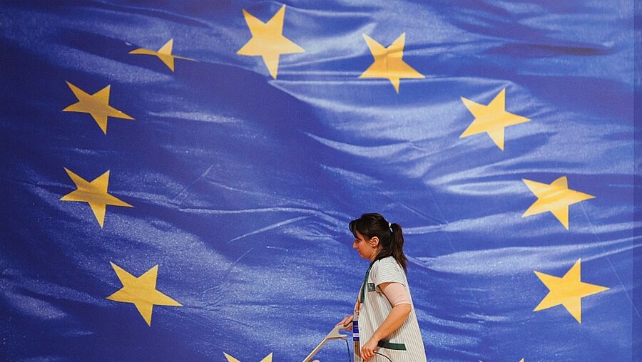 Europa-Fahne / © Julian Stratenschulte (dpa)