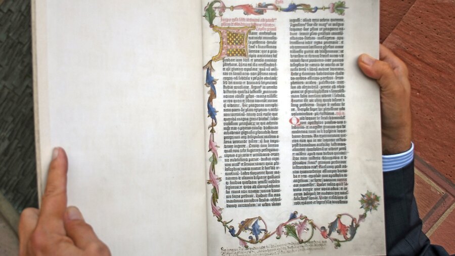 Faksimile der Gutenberg-Bibel / ©  Peter Zschunke (dpa)