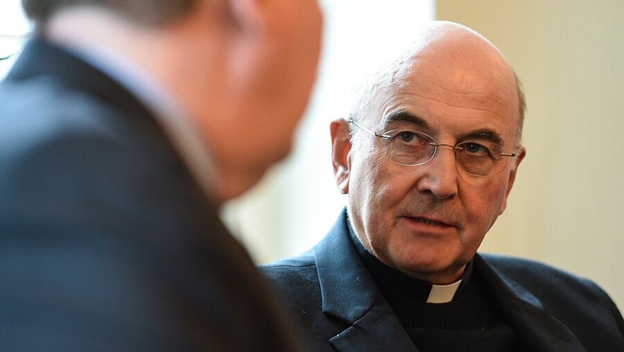Bischof Felix Genn im Dialog / © Harald Oppitz (KNA)