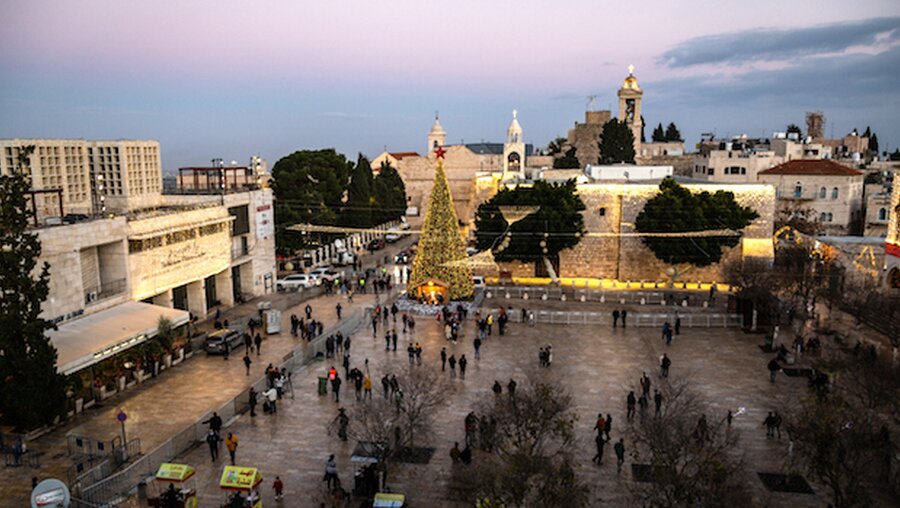 Festlich beleuchteter Krippenplatz in Bethlehem / © Andrea Krogmann (KNA)