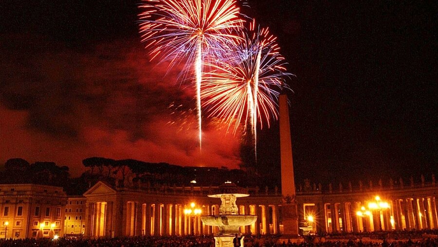 Feuerwerk über dem Petersplatz im Vatikan / © Wolfgang Radtke (KNA)