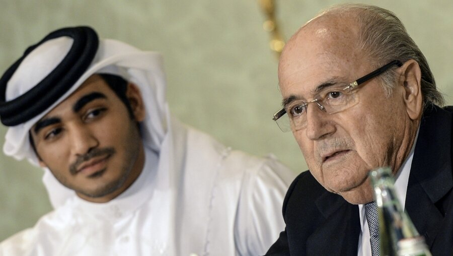 FIFA-Präsident Blatter und der katarische Chef des WM-Komitees (dpa)
