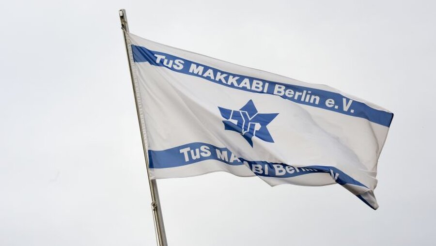 Flagge des deutsch-jüdischen Sportvereins TuS Makkabi Berlin / © Christian Hammer (KNA)