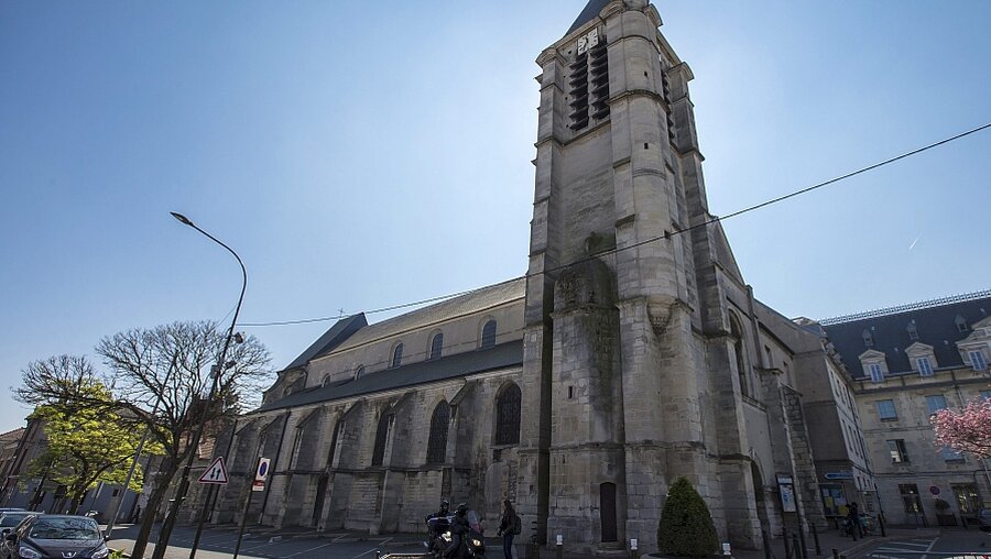 Auf die Kirche von Saint-Cyr und Sainte-Julitte sollte ein Anschlag verübt werden (dpa)