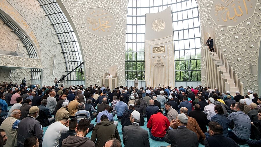 Freitagsgebet in Kölner Moschee / © Marius Becker (dpa)
